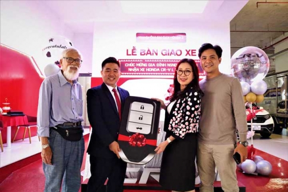 Lễ Bàn Giao Xe Honda CR-V cho NSND Kim Xuân 